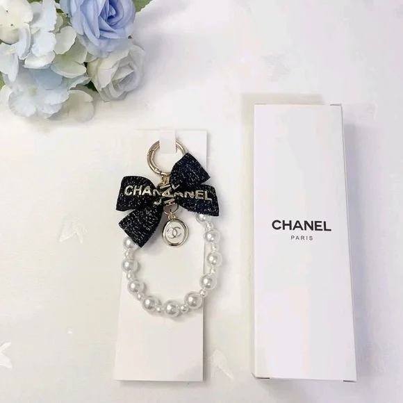 Chanel Pearl Bow Keyring - Black & Pearl - Picture 2 of 6